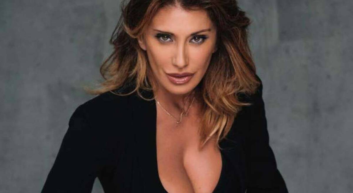 Sabrina Salerno al mare: uno spettacolo per la vista-FOTO