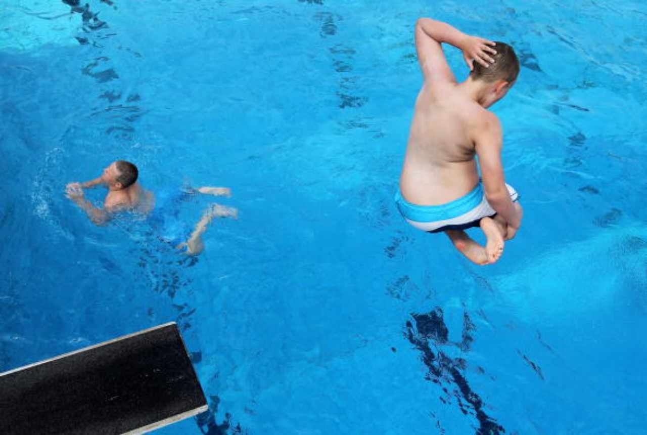 modena muore piscina