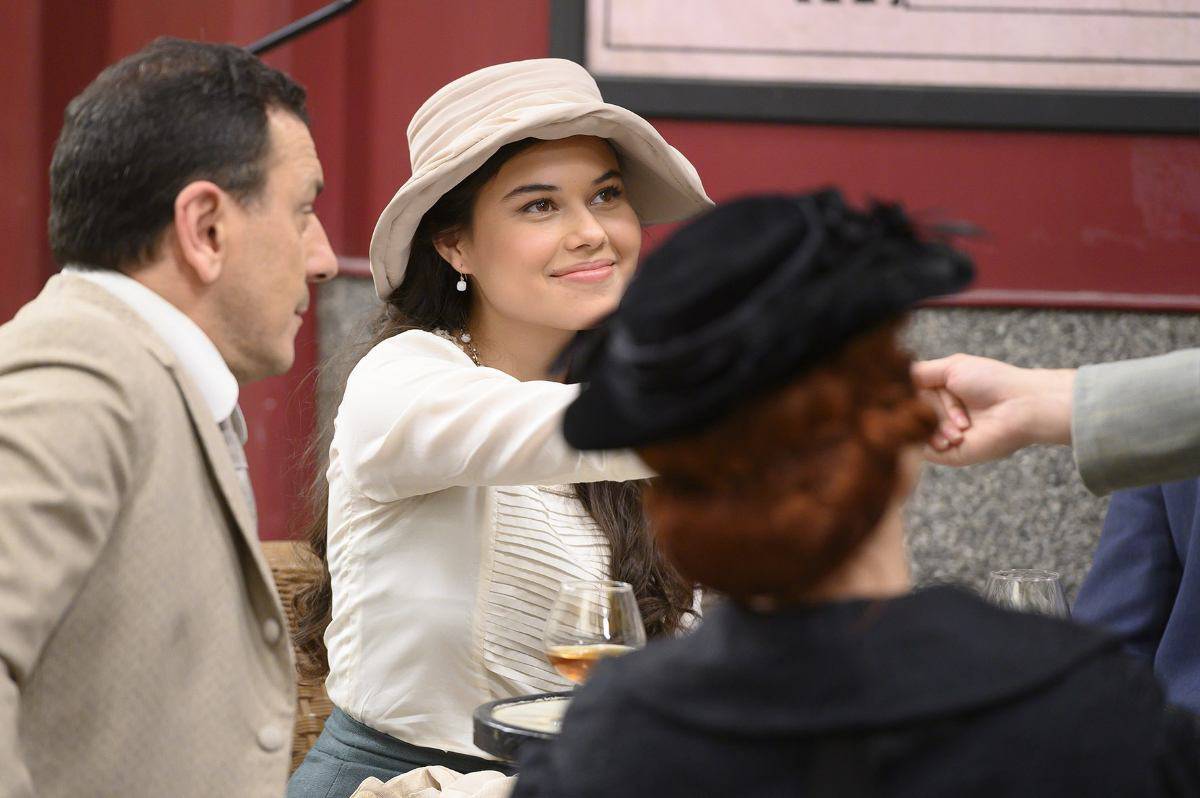 Una vita anticipazioni: Camino, ecco chi è la ragazza che la conquista!