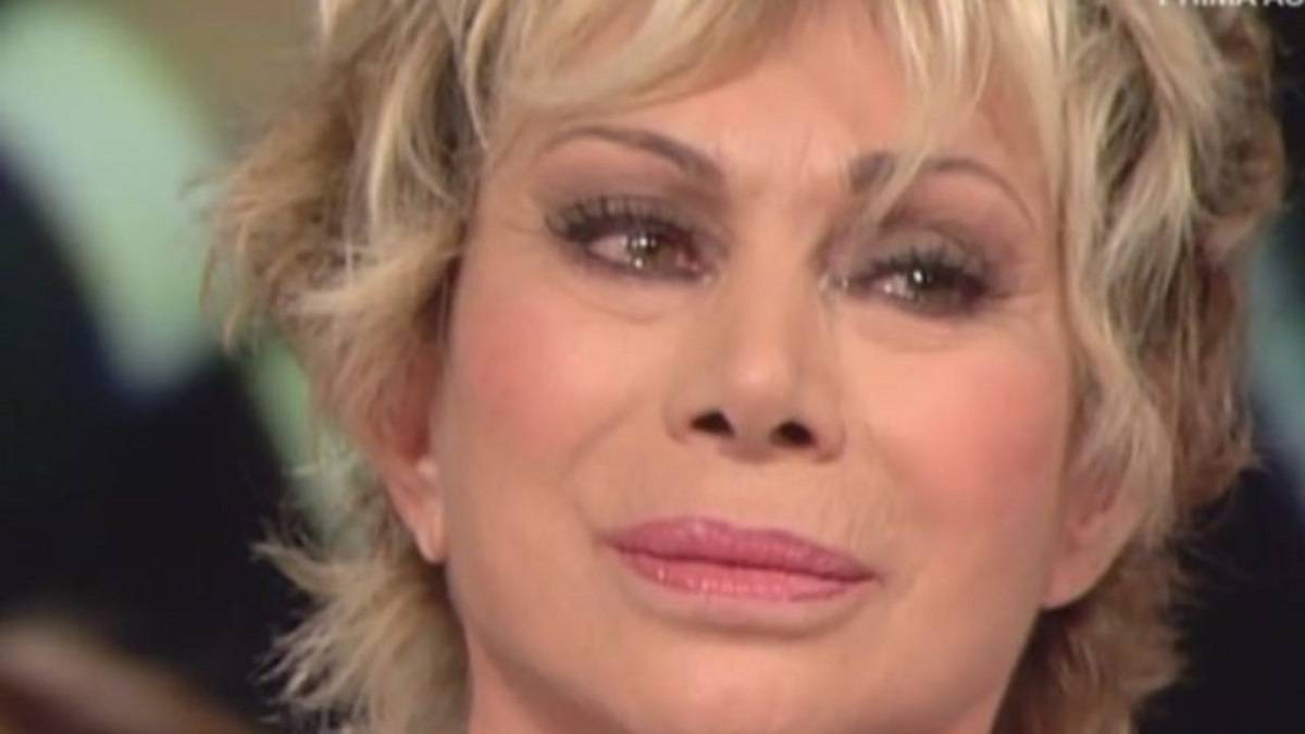 Carmen Russo "E' stato un duro colpo..": ecco cosa sta succedendo