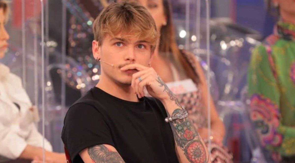 Uomini e Donne: Giacomo fa un chiarimento su Carolina