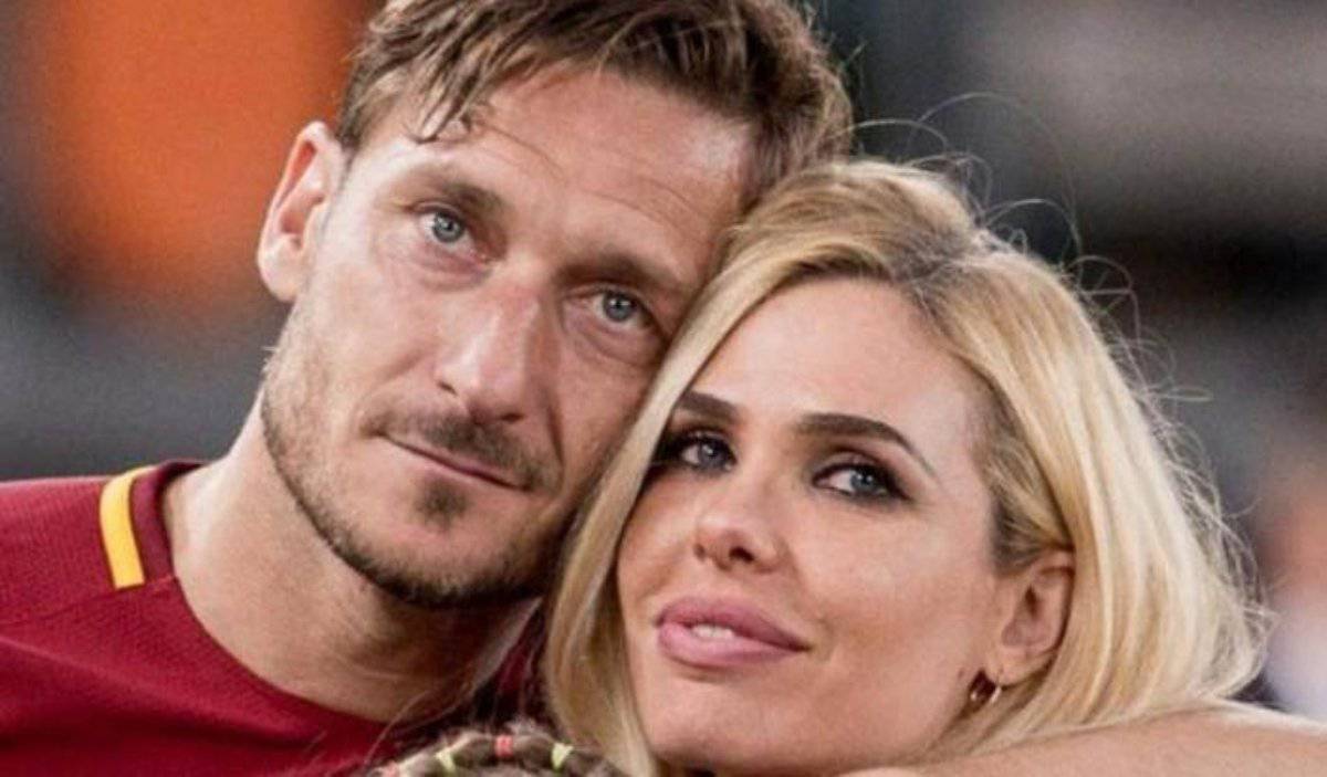 Francesco Totti ed Ilary Blasi in vacanza: I fan "Attenti è pericoloso"