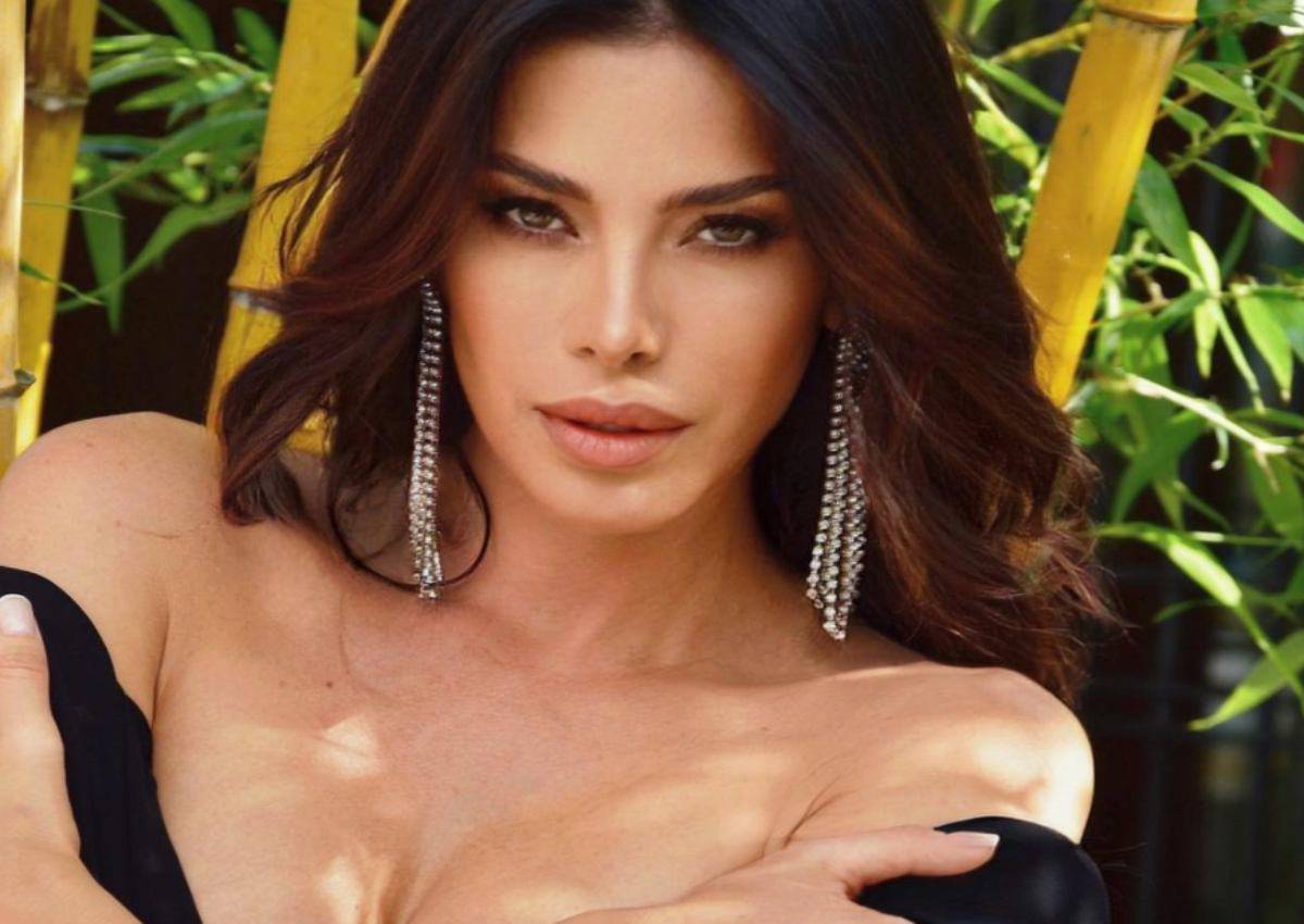 Aida Yespica: il bikini è incontenibile ed "esagerato"-FOTO