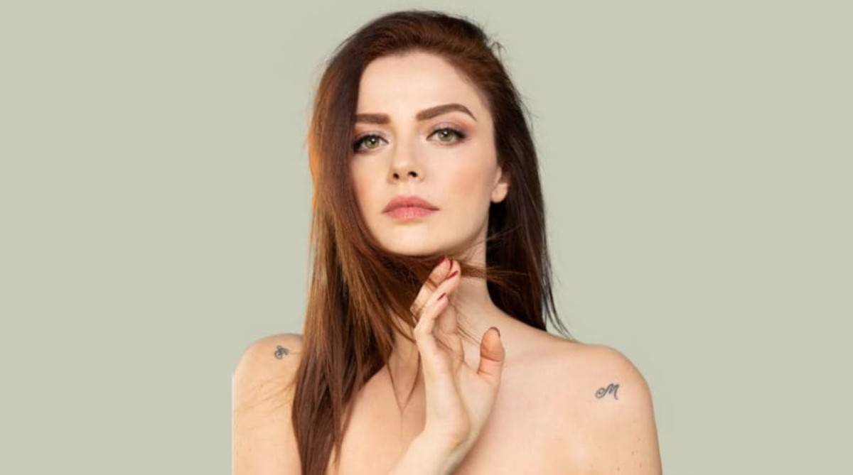 Annalisa: nella vasca si nota tutto? Ecco la foto che ha bloccato il web!