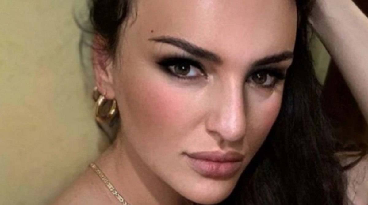 Arisa: il balletto sotto la doccia alza la temperatura!-VIDEO