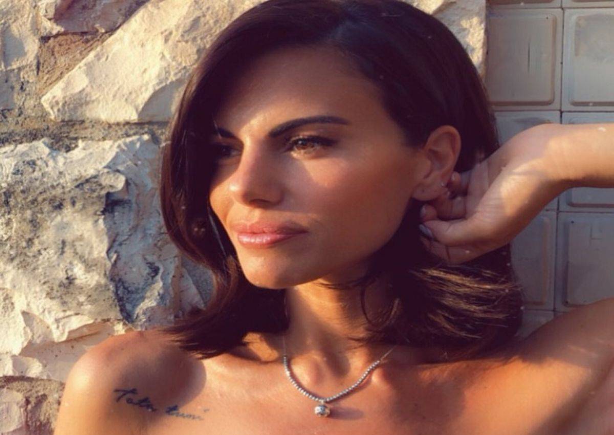 Bianca Guaccero: il bikini è micro e la didascalia stupisce tutti-FOTO