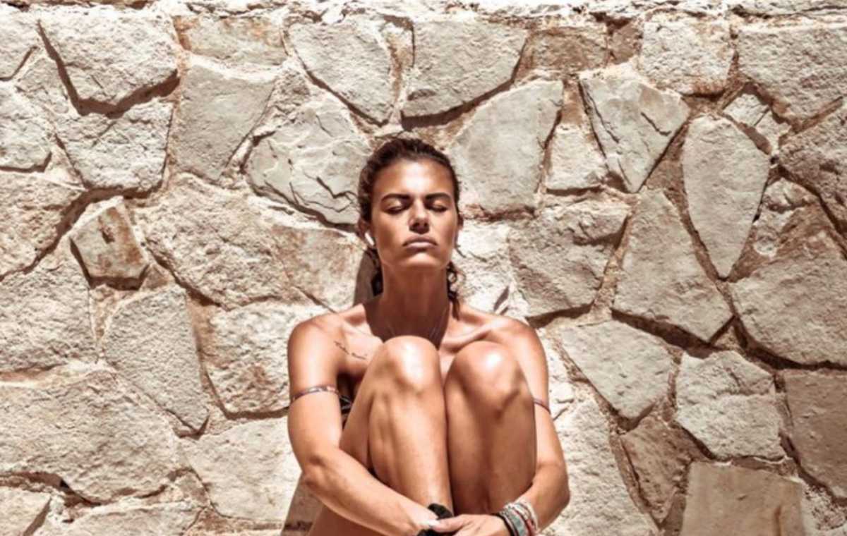 Bianca Guaccero "da sballo" in costume: tutto in primo piano-FOTO