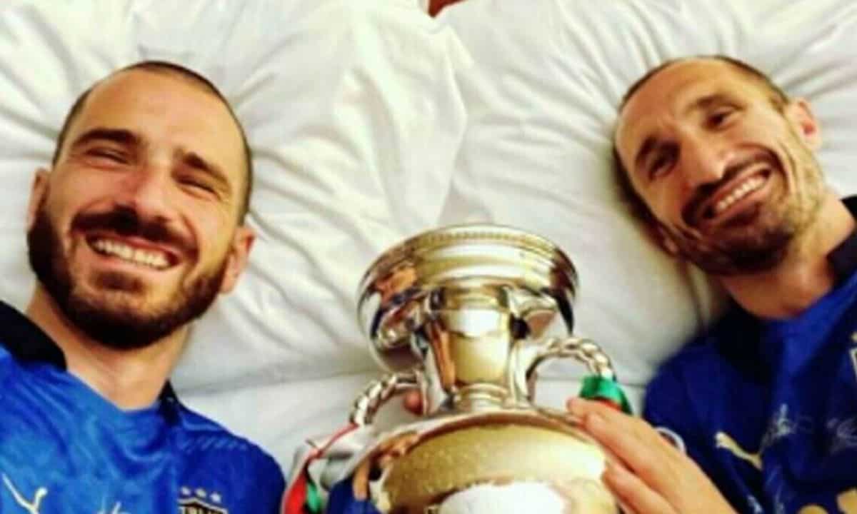 Giorgio Chiellini Leonardo Bonucci umiliano inglesi pastasciutta