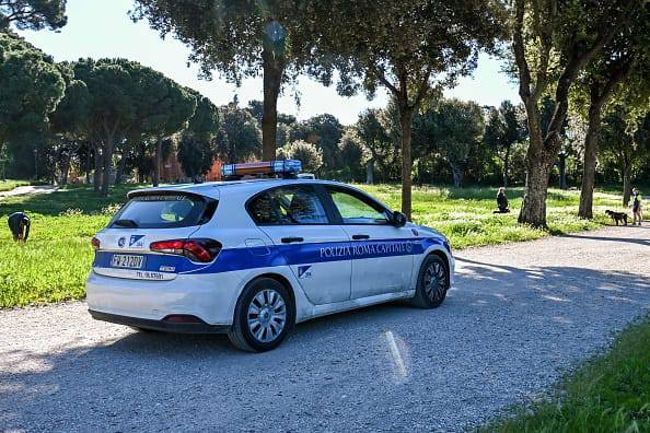 roma aggredisce cagnolino