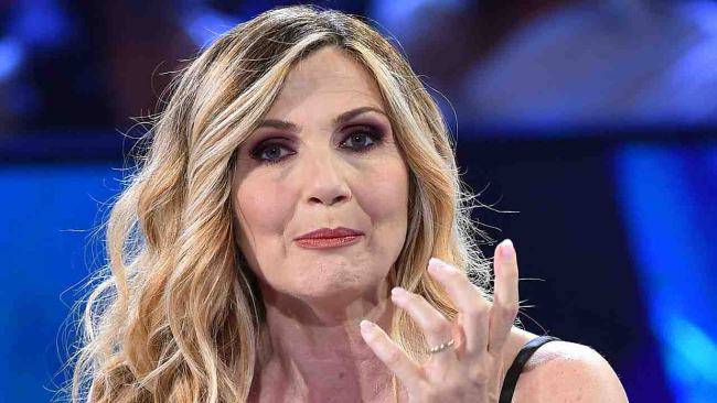 Lorella Cuccarini dal tumore all'operazione chirurgica: " tutto è cambiato improvvisamente"