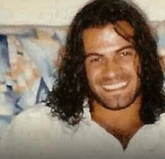 Gianni Sperti: lo avete mai visto a 20 anni? E' un'altra persona