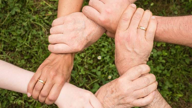 Test psicologico: una delle tre non è una famiglia? Rimarrai stupito Test psicologico: una delle tre non è una famiglia? Rimarrai stupito