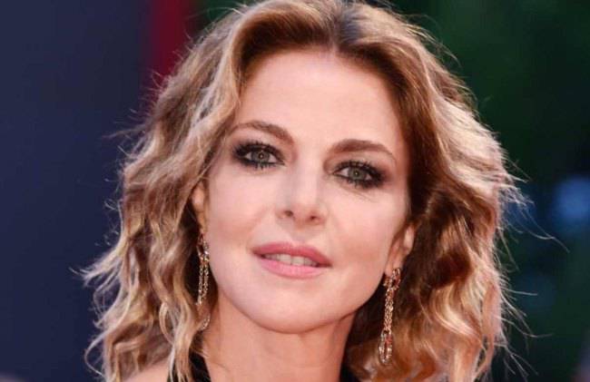 Claudia Gerini è guerra con lui! Che cosa sta succedendo? Ecco tutti i fatti