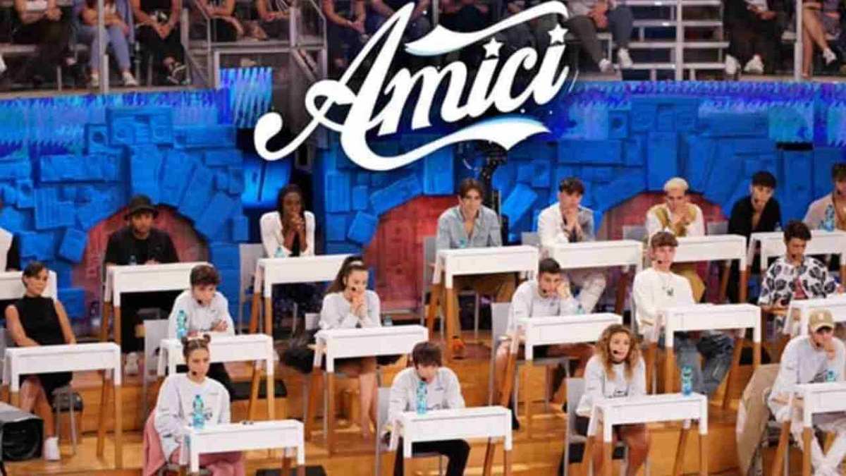 Tra due allievi di Amici è nato l'amore?