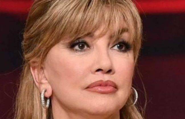 Milly Carlucci: la foto lascia senza parole, ma è lei?