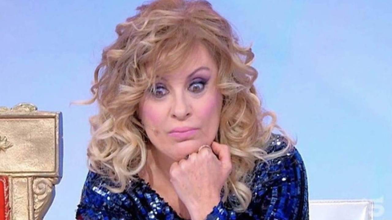 tina cipollari quanto guadagna