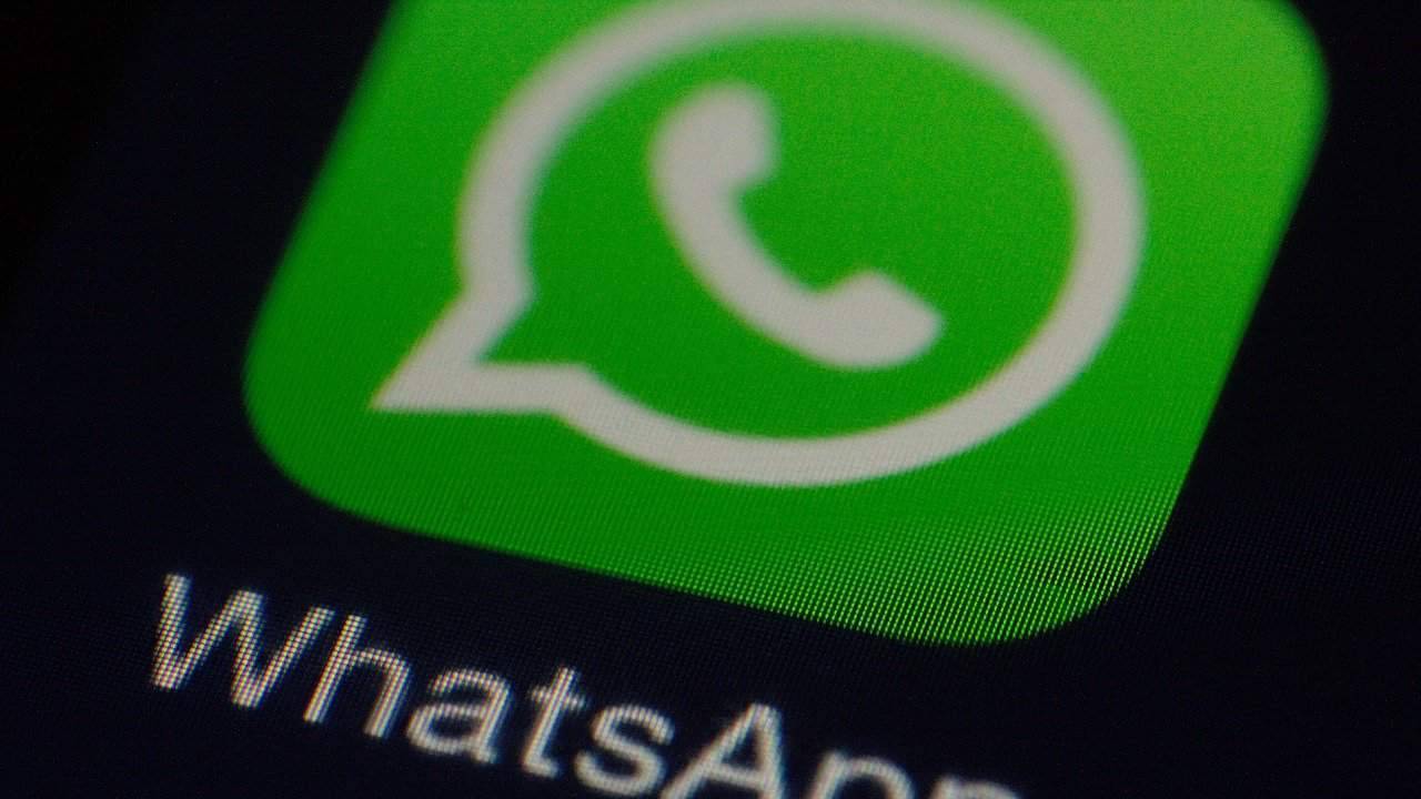 WhatsApp: ecco il trucco per mettere le reazioni ai messaggi