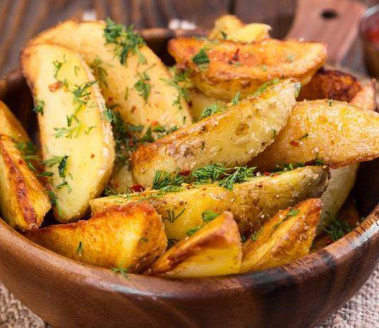 Patate al forno: consigli per renderle più croccanti e dorate