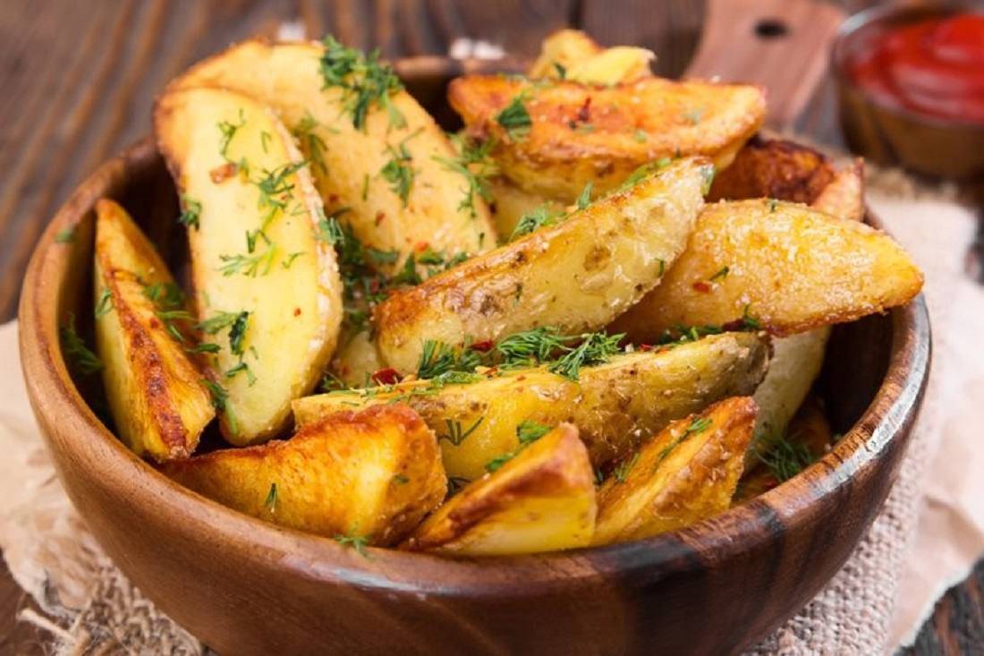 Patate al forno: consigli per renderle più croccanti e dorate