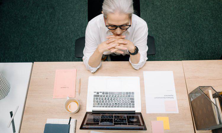 Stare troppo seduti tra casa e lavoro fa male al corpo. Ecco cosa succede