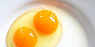 Doppio tuorlo nell'uovo? Ecco cosa significa veramente