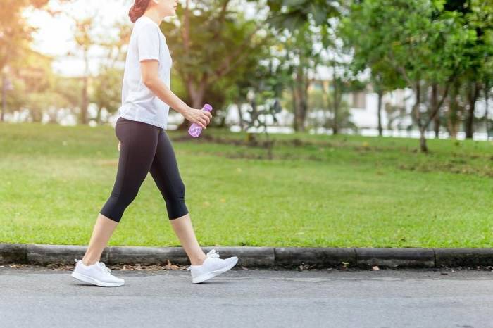 Camminare sul posto: 7 buoni motivi per farlo