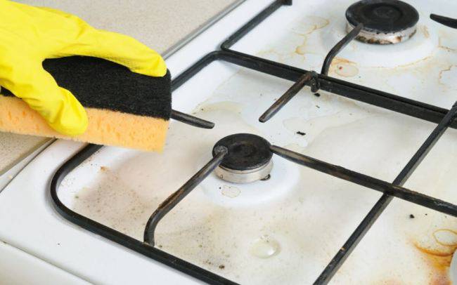 Piano cottura: il trucco per farlo splendere a costo zero e velocemente