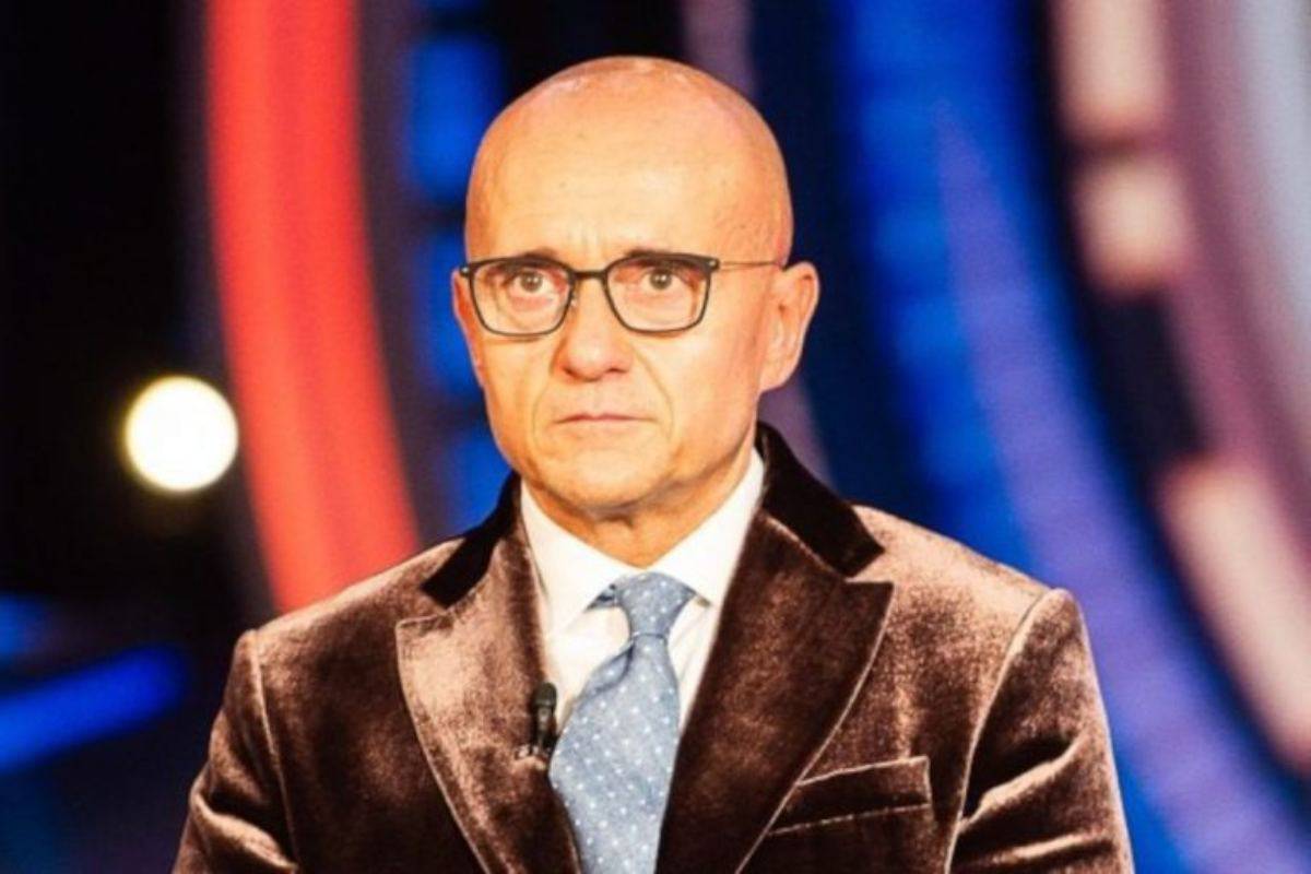 Alfonso Signorini: ecco il motivo della cicatrice sull'occhio, da non credere