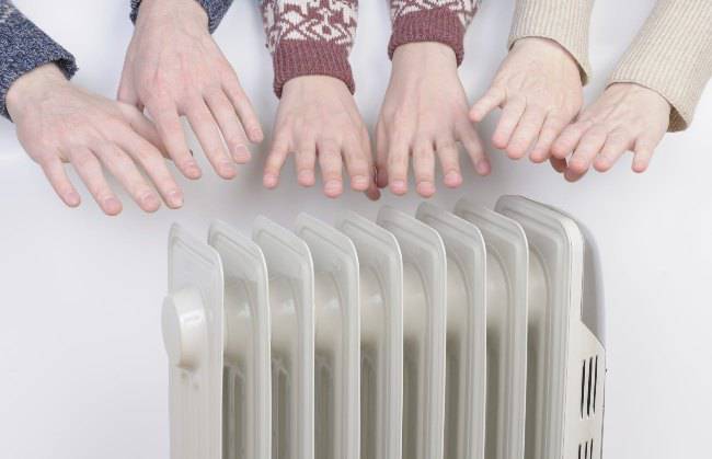 Termosifoni: risparmia veramente così se fa troppo freddo