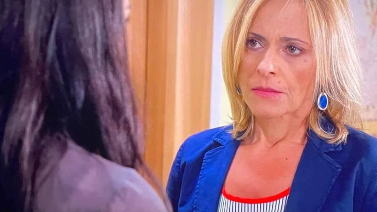 Un posto al sole: Silvia convince Rossella a farlo