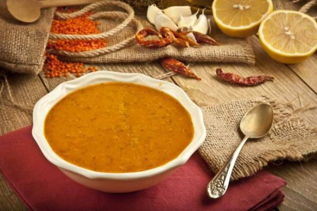 Cucina: Zuppa depurativa con lenticchie rosse, zenzero e curcuma