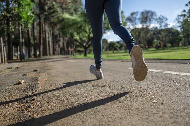 Vediamo insieme per quale motivo è meglio fare una bella corsa la mattina, e non durante il giorno, come tutti pensano.