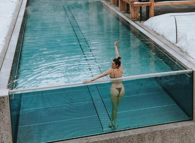 valentina vignali foto piscina