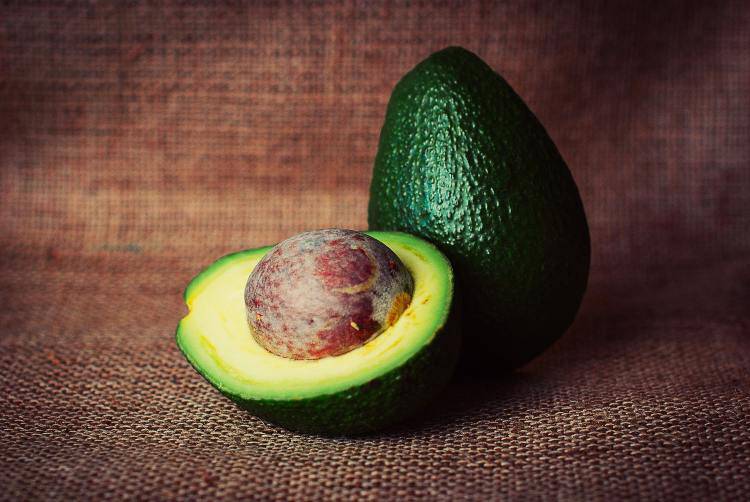 Avocado: usalo per contrastare le pancia gonfia (Pixabay)