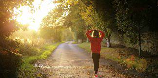 Camminata veloce: fa bene? (Pixabay)