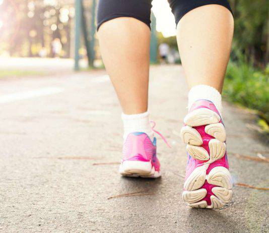 Camminare: ecco come bruciare più calorie mentre lo fai