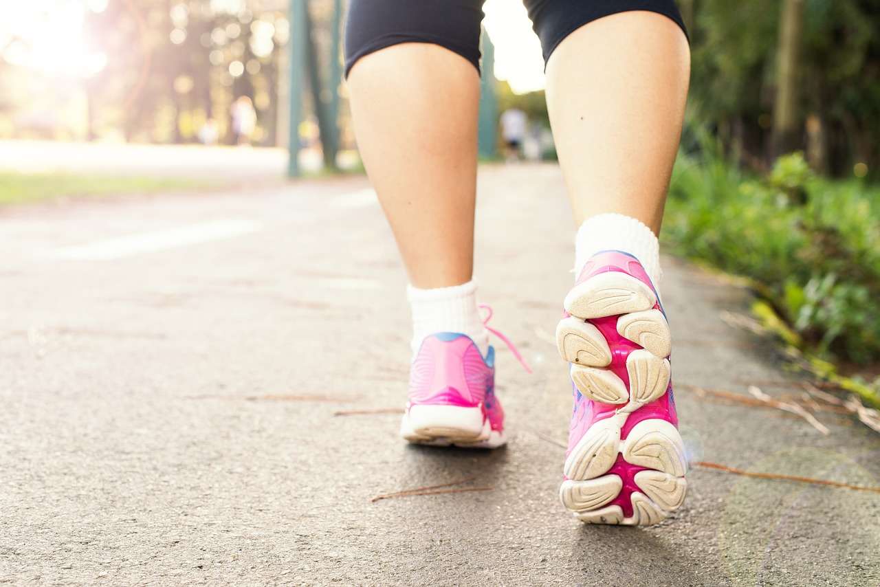 Camminare: ecco come bruciare più calorie mentre lo fai