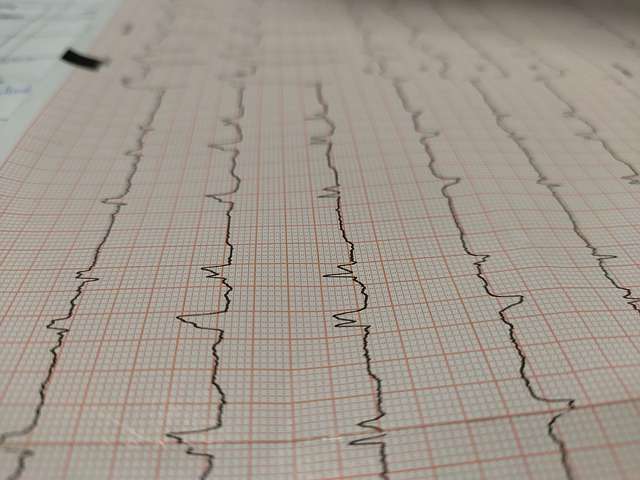 Tiredness and chest pain: these are symptoms of this disease