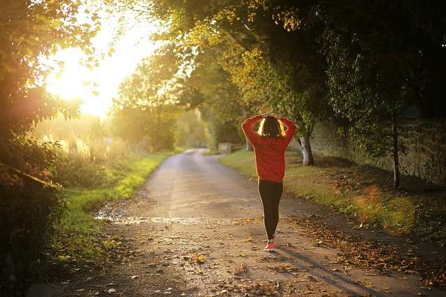 Gambe e glutei da tonificare? Fai questo facilissimo esercizio