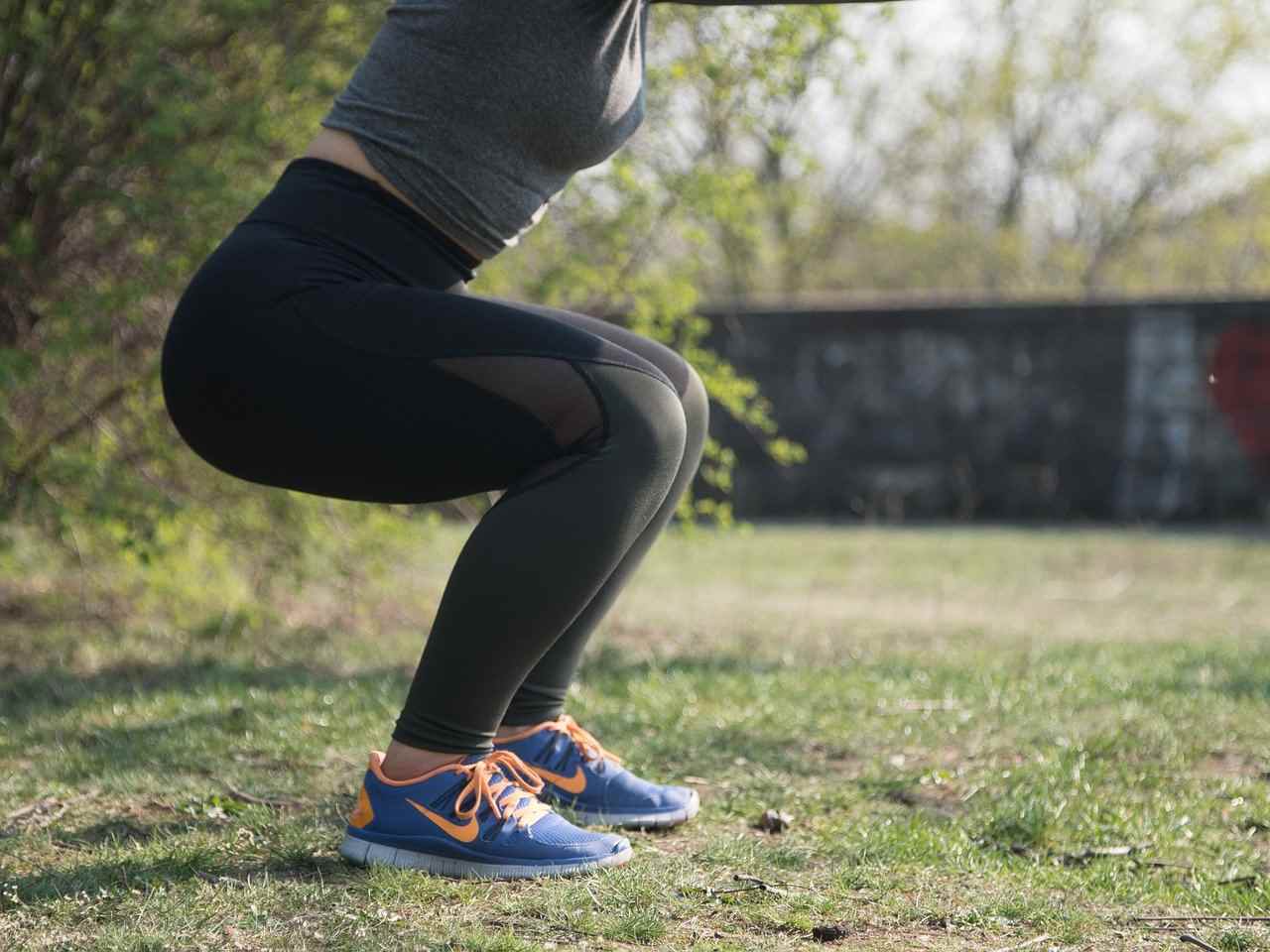 Gambe e glutei da tonificare? Fai questo facilissimo esercizio