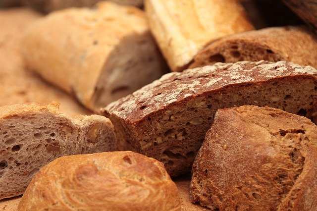 Pane: tutti i trucchi per farlo in casa come quello comprato