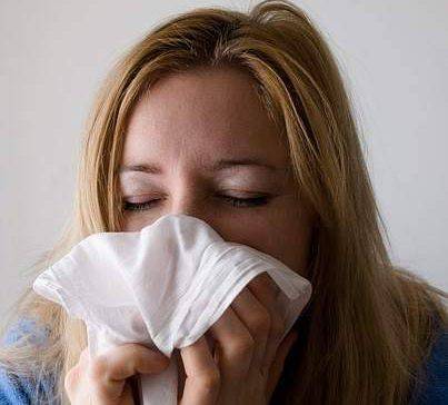 Raffreddore e lacrimazione sono il sintomo di una malattia particolare