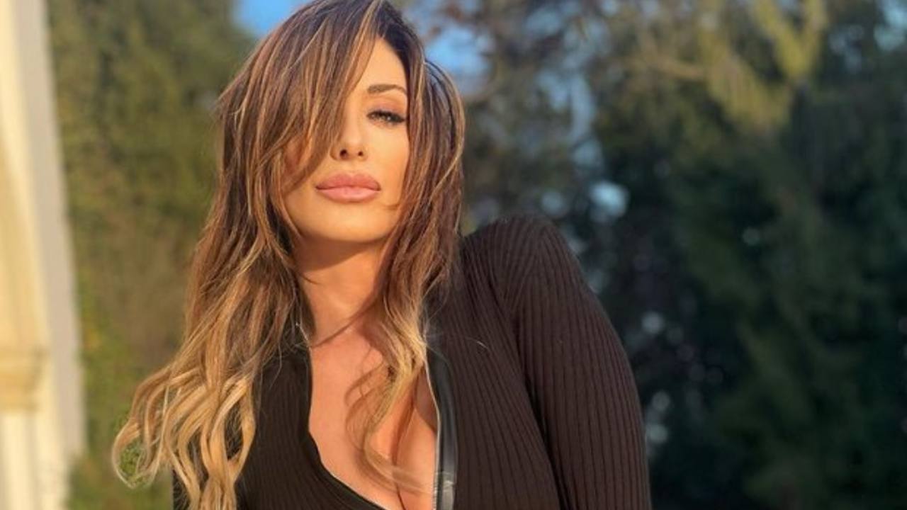 una bomba sabrina salerno