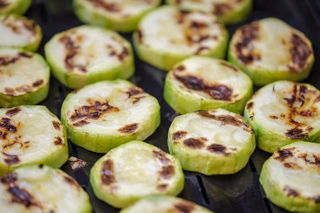 Pizzette di zucchine: la ricetta light che piace a tutta la famiglia!