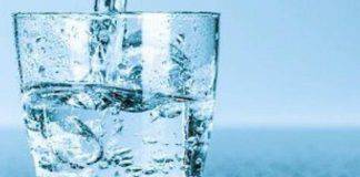 Bere acqua calda