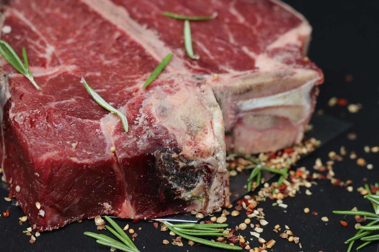 Carne rossa: ne mangia troppa? Potresti avere un problema