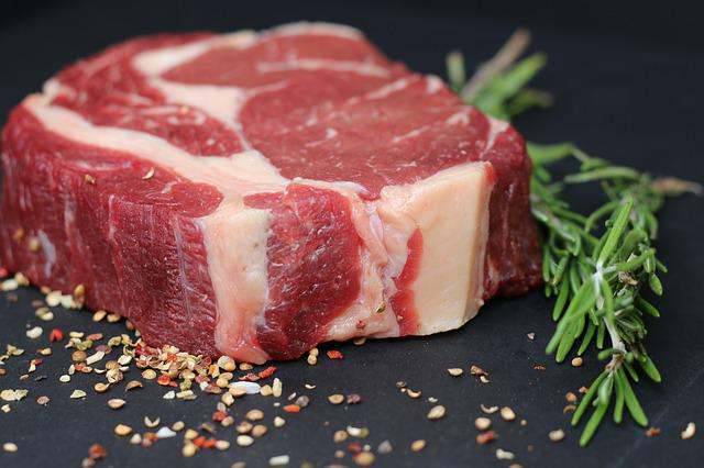 Carne rossa: ne mangia troppa? Potresti avere un problema