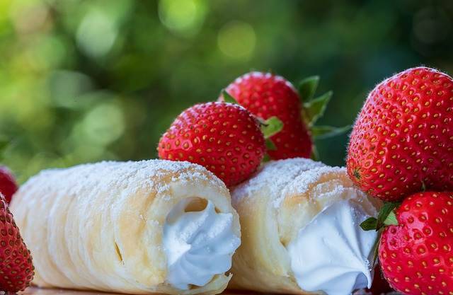 Cannoli alla marmellata: una bontà velocissima