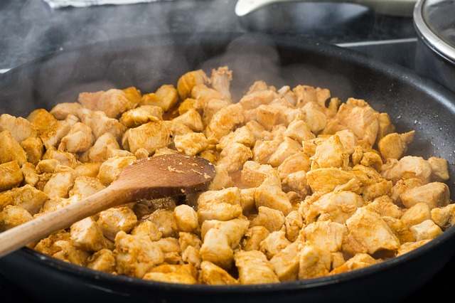 Pollo alla siciliana: una ricetta veloce e poco costosa