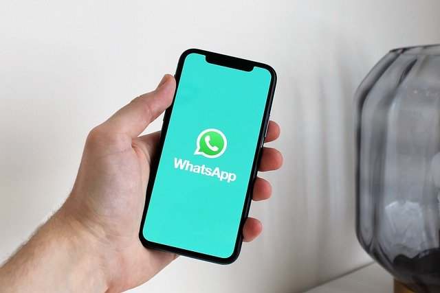 WhatsApp: come sapere a chi scrive un nostro amico se è online